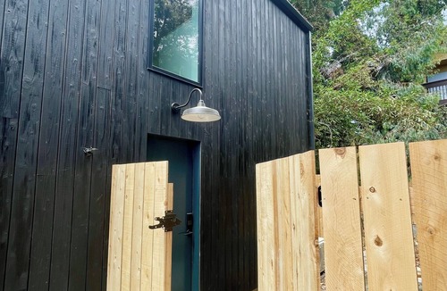 Leucadia House | Cozy 1-bedroom beach bungalow in beautiful Encinitas 1 block from surf with AC