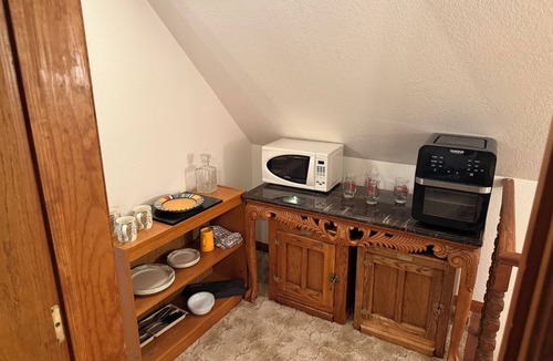Cedar Ridge Cottage | Cozy 2 bedroom cottage, quiet & peaceful, minutes from downtown Grass Valley!
