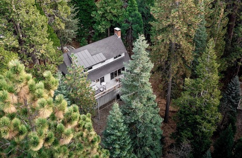 Lake Arrowhead House | Cozy 4-bedroom lakefront house in nestled in the trees in Lake Arrowhead!