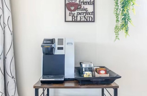 Hawthorne Apartment | Cozy and Bright Vacation Home with EV Charging near SoFi & LAX