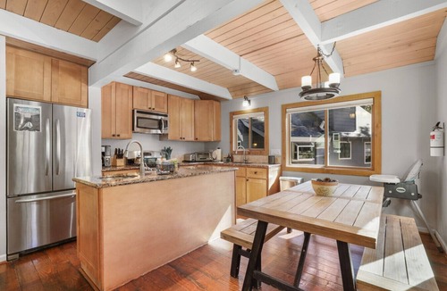 Pioneer Trail House | Cozy Cabin on Brule - Hot Tub, Jungle Gym & Games