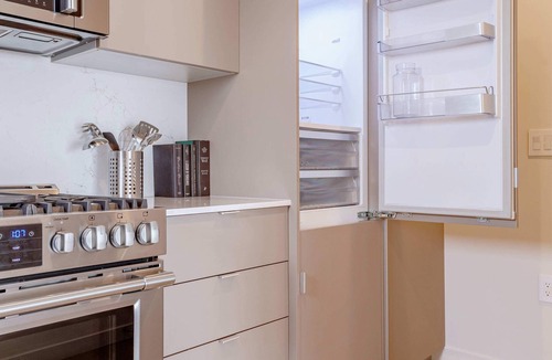 West Los Angeles Apartment | Cozy & Charming Studio w Full Bed & Kitchen UCLA