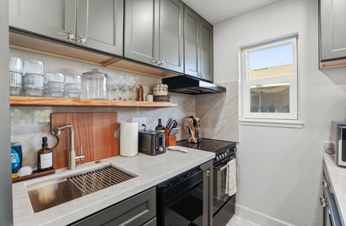 Represa House | Cozy & Comfy! 2-bedroom duet beautiful Folsom with AC, King Beds, Washer/Dryer
