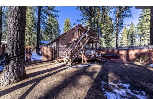 Sierra Tract House | Cozy Home with Hot Tub minutes from skiing and the lake!