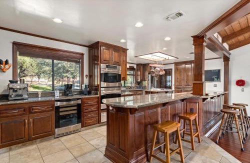 Auburn Ski Chalet | Cozy Lake View 4Bd 2,5Br Retreat in 5 Acres, Hot Tub and more