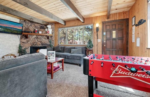 Big Bear City House | Cozy Moonlight Chalet