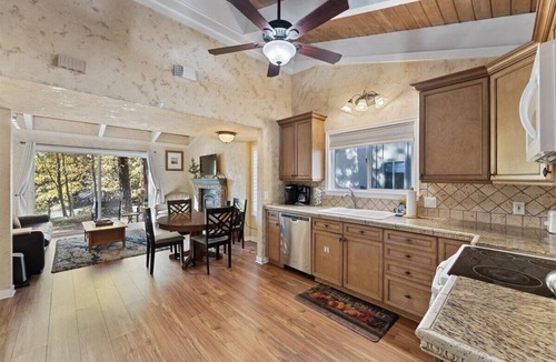 Incline Village Condo | Cozy One Level condo walk to lake. Minutes to Skiing and Hyatt casino,