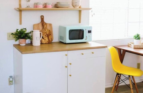 Redlands Apartment | Cozy private studio in Redlands with a king bed, fast Wi-Fi, kitchenette, in-unit laundry, and fenced yard. Ideal for solo travelers or couples visiting for work, education, relocation, or stays near the University of Redlands and Loma Linda.