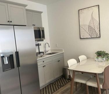 Raisin House | Cozy-Quiet-Spacious Guest Suite in Fresno Clovis California