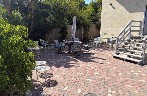West Los Angeles House | Cozy, recently renovated, 2-bedroom, full kitchen ADU in West Los Angeles!