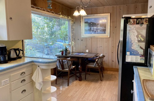 Pacific Grove House | Cozy & Relaxing - Family Friendly - Cheerful 2-bed 2-bath home