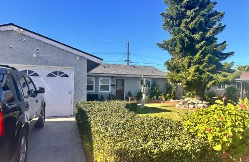 Buena Park House | Cozy Room in Buena Park