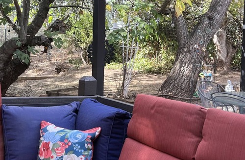 Ione Cottage | Cozy Rustic Rose Cottage. 3 private Beds.Close to Town,Nature and the Zen Life!