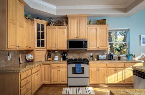 Cedar Ridge House | Cozy Sierra foothills home with 3B/2baths with outdoor deck dinning and Fire pit