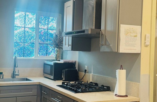 Norwalk House | Cozy studio in pleasant Norwalk with Kitchen.