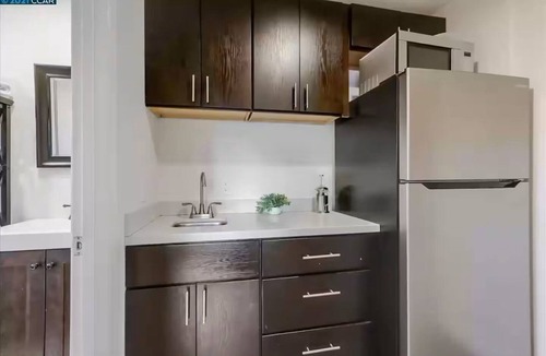 Walnut Creek House | Cozy Studio w/Kitchenette/Patio. Near Trail, BART & Downtown. Pet Friendly.