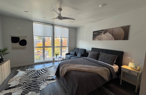 Midtown Sacramento Apartment | Cozy studio with WiFi, AC, fitness room in lovely midtown of Sacramento.