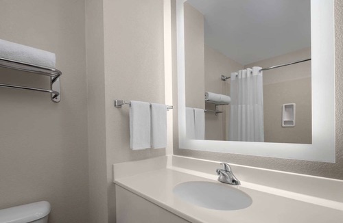 East Roseville Parkway Hotel | Cozy Suite Ideal for Long Stays, Business Trips, & Family Getaways!