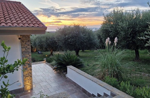 Capaccio-Paestum Villa | Cozy villa with pool nestled among the ancient olive trees of Cilento