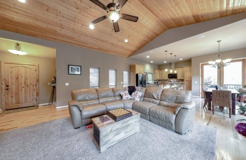 Yosemite Forks House | Creekside Beauty: Bordering Lewis Creek. Near Yosemite & Bass Lake