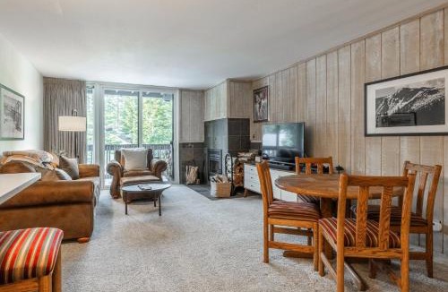 Mammoth Lakes House | Crestview #3 bldg C 1 Bedroom plus Den/2 Bathroom, close to town shuttle and short walk to village