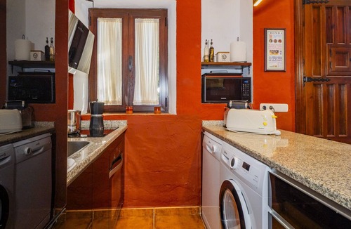 Alcala del Valle Cottage | Cubo's El Baldio Country House - Setenil Bodegas/pastureland/rural/private pool/air conditioning/free Wi-Fi