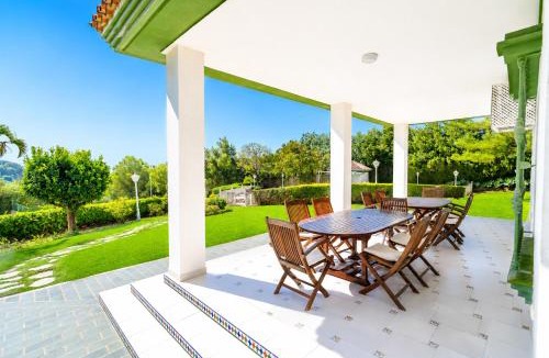 Torremolinos Villa | Cubo's Villa Galemar Torremolinos Pool & Padel