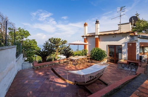 San Pietro House | De Vivo Realty - Villa Cristina with 3 bedrooms and a private Jacuzzi tub