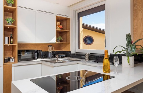 Meta House | De Vivo Realty - Relais Regina Vittoria