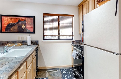 Lake Forest Condo | Delightful Home w/ Free WiFi & a Gas Fireplace - Minutes From the Lake & Skiing