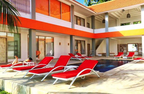 Bondalem Apartment | DeLuxe Double Room with sea-view veranda in 11-bedroom beachfront compound