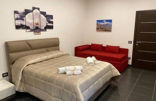 Naples City Centre Bed & Breakfast | Deluxe Room at Sofia and the City of Wonders