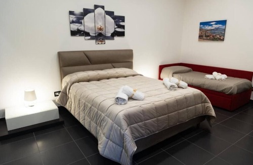 Naples City Centre Bed & Breakfast | Deluxe Room at Sofia and the City of Wonders