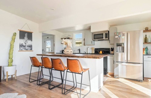 Yucca Valley House | Dog Friendly +Hot Tub +Pool +Fire Pit +King Beds