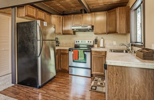 Fern Valley Cabin | Dog-friendly mountain retreat with deck & full kitchen - steps from trails