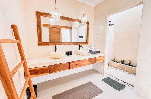 Lovina Bed & Breakfast | Dolphin 2 – Deluxe Double Room in New Villa on Lovina Beach
