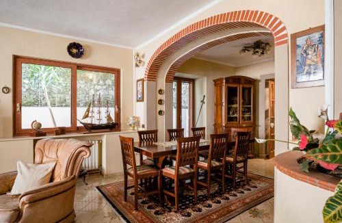 Ischia Porto Villa | Domus Aenaria - Elegant and Spacious Villa in Central Ischia - Walk to Beach and Pinewood
