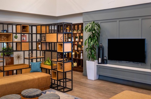 Campbell Hotel | Doubletree by Hilton Campbell - Pruneyard Plaza