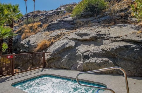 Historic Tennis Club Resort | Downtown Palm Springs Resort - Sleeps 4! Coachella-Easter week.
