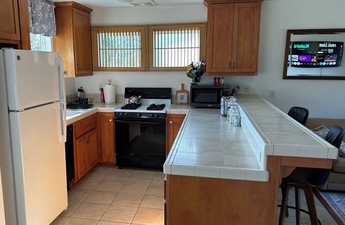 San Luis Obispo Apartment | Downtown San Luis Obispo Modern Carriage House Apartment