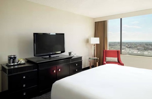 Little Tokyo Hotel | Downtown Stay Near Union Station Hub: Seamless Access to LA Transit l 2 Rooms