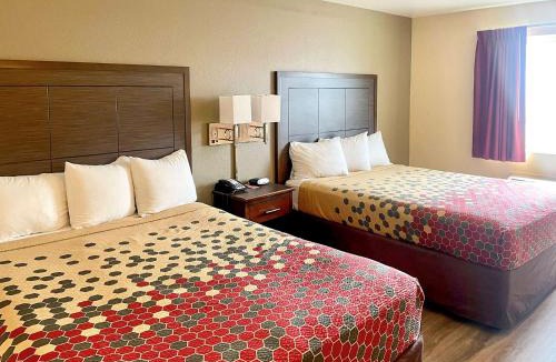 Corning Hotel | Econo Lodge Inn & Suites Corning Travel Center