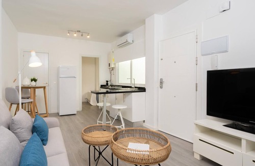 Capuchinos Apartment | Elegant 2-Bedroom Apartment in Central Malaga, Near Historic Center