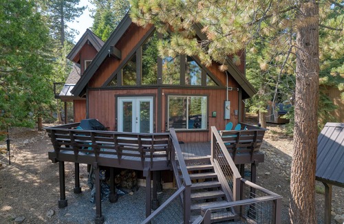 Tahoma Cabin | Ember by Avantstay Majestic Entertainers Home w/Pine Tree Views & Close to Meek's Bay