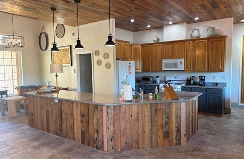 Clearlake House | Enchanting 4-bedroom Lakefront House in "Pirate's Cove"