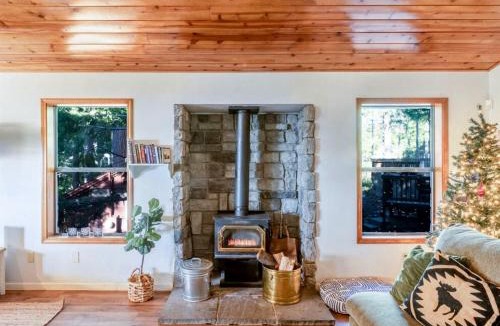 Sonora House | Enjoyable Cabin with Fireplace and Foosball in Twain Harte, California