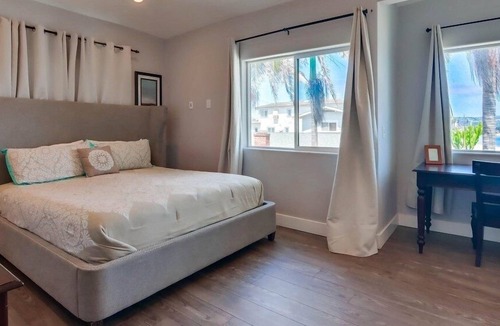 Central Mission Beach Villa | Entire 2nd Level ☆ 2 Water View Patios ☆ AC in ❤ of MB