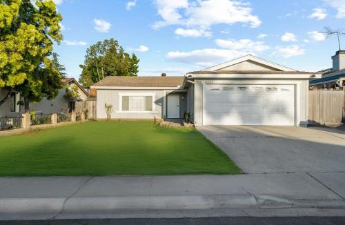 Mira Mesa House | Entire Private House with King Bed, Yard, 5 Bedrooms, 3 Bathrooms, Available Now