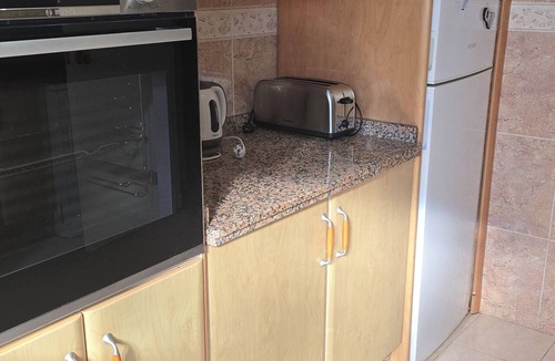 Fuengirola City Centre Apartment | Excellent location in Fuengirola & Sleeps 2 to 6 people 3 Bedrooms & 2 bathroom.