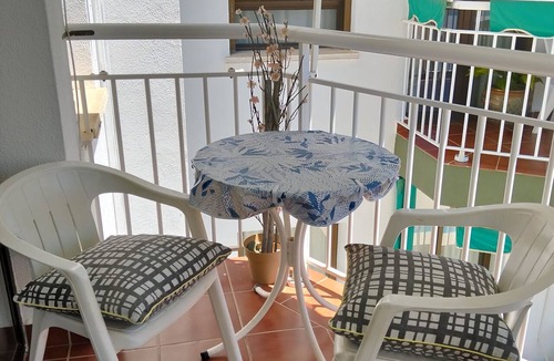 Fuengirola City Centre Apartment | Excellent location in Fuengirola & Sleeps 2 to 6 people 3 Bedrooms & 2 bathroom.
